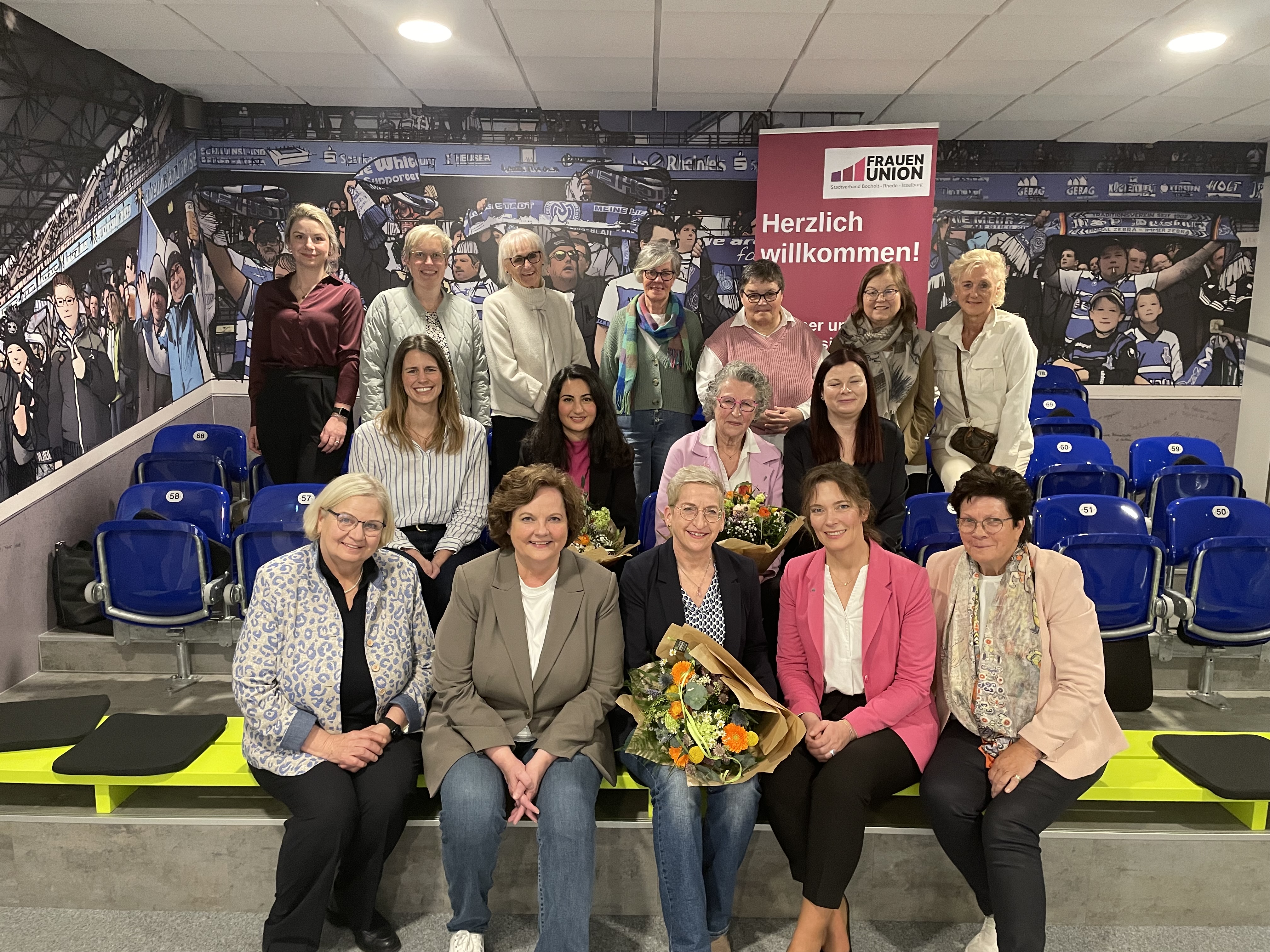 Das beigef�gte Foto zeigt den neu gew�hlten Vorstand gemeinsam mit Andrea Stullich und der Kreisvorsitzenden Claudia Kr�ger sowie den FU-Vorsitzenden Gitta Schoppen und Elisabeth Voss